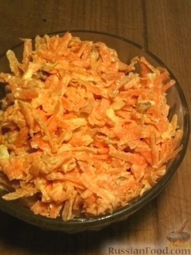 Салат из моркови с чесноком и орехами